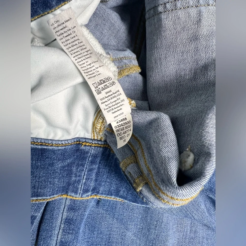 Spanx Seamed Front Wide Leg Vintage Indigo Flared Jeans Size 1X Tall - Picture 7 of 12